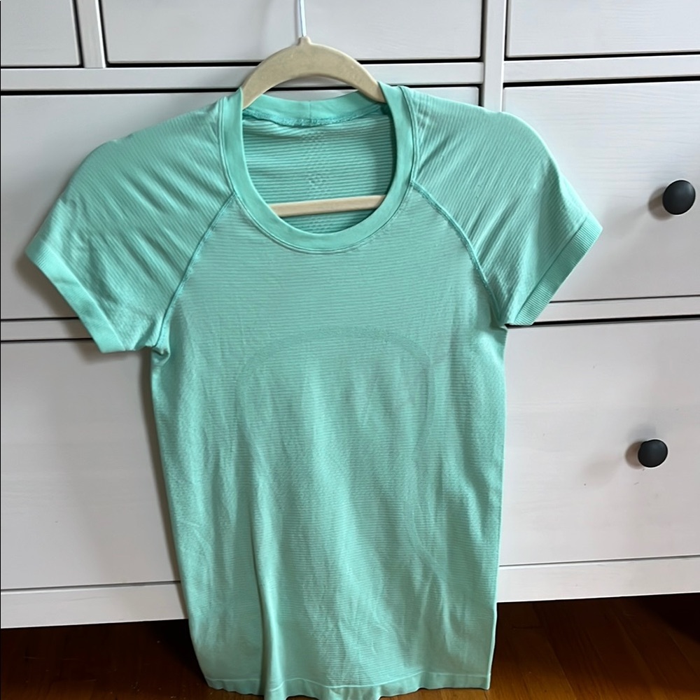 Lululemon Athletica Green Fitted Short Sleeve Tee